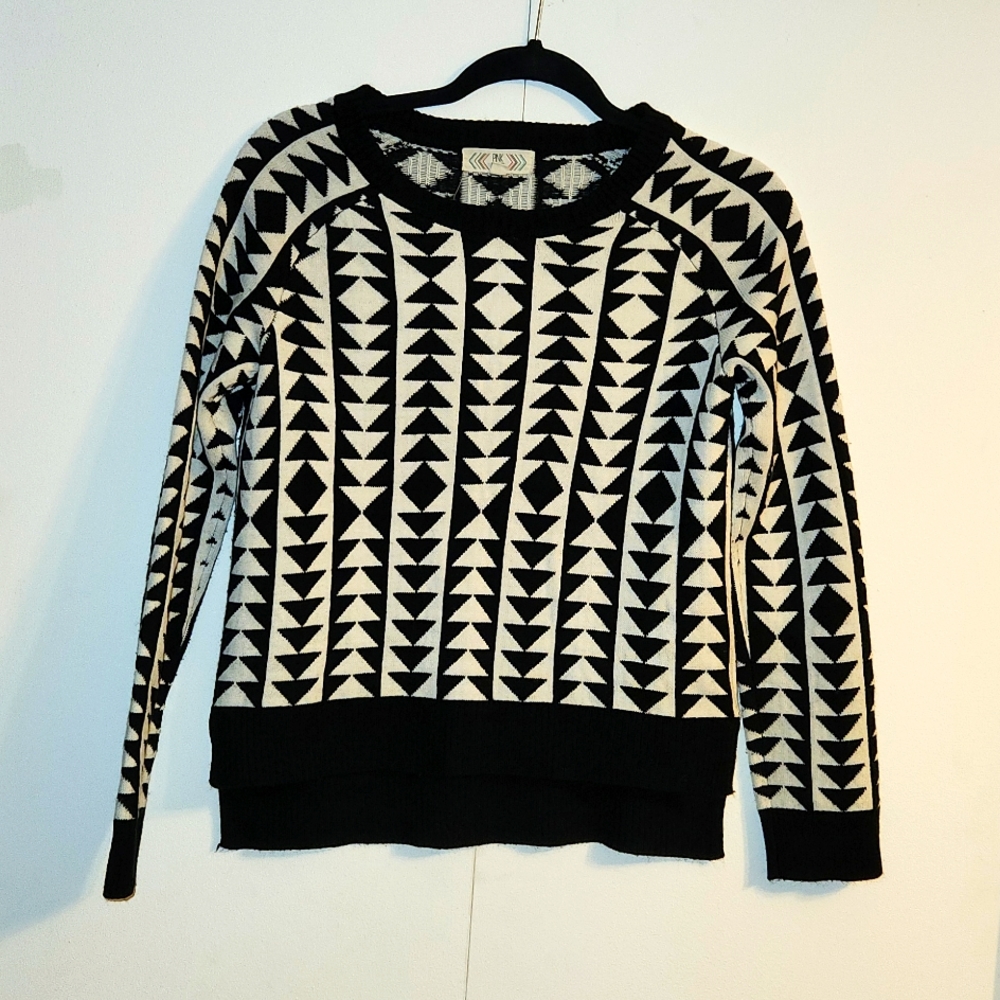 Pink Rose Black & Cream Triangle Pattern Scoop Neck Pullover Sweater
